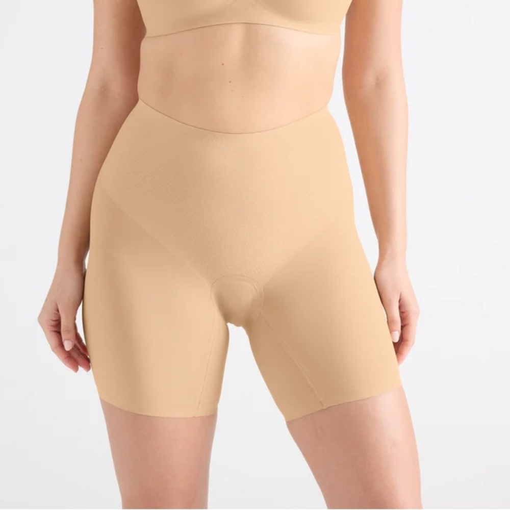 knix High-Waist Shaping Short in Nude